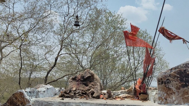 मंदिर बनते ही टूट जाती है छत! 500 साल पुराने माता धाम का अनोखा रहस्य, जानें मान्यता
