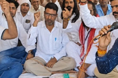 खाटूश्यामजी मारपीट कांड: मुख्य आरोपी अब भी फरार, सर्वसमाज ने कलेक्ट्रेट पर शुरू किया अनिश्चितकालीन धरना