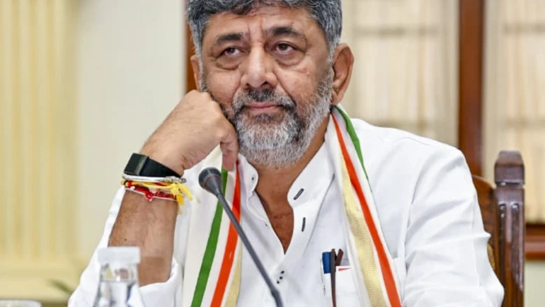 कर्नाटक कांग्रेस में थमी नहीं खींचतान, विभागों के बंटवारे से नाराज दो नेता पहुंचे दिल्ली; DK शिवकुमार की मुश्किलें बढ़ीं