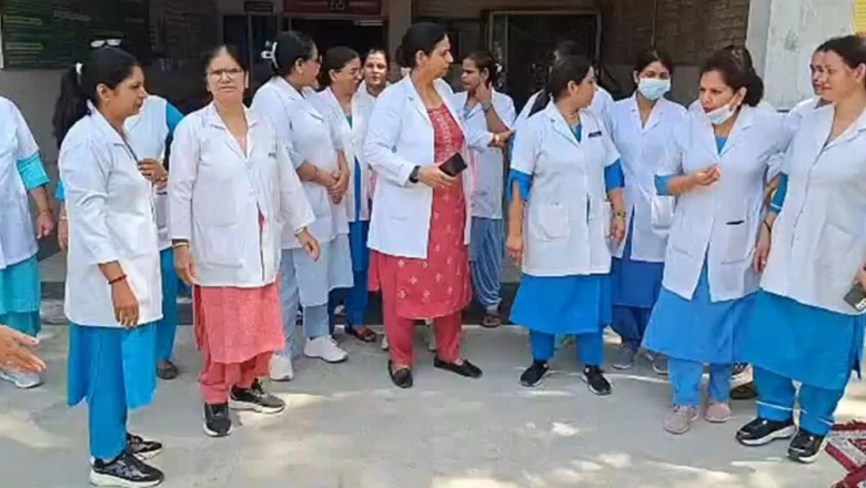 महिला आयोग की अध्यक्ष से ठनी, हरियाणा के सरकारी अस्पतालों की नर्सों ने की पेन डाउन हड़ताल; रेणु भाटिया बोलीं- माफी का सवाल ही नहीं