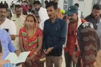 जनसुनवाई में बहनों ने कलेक्टर के सामने निकाली जहर की बोतल, अफसरों में मच गई अफरा-तफरी