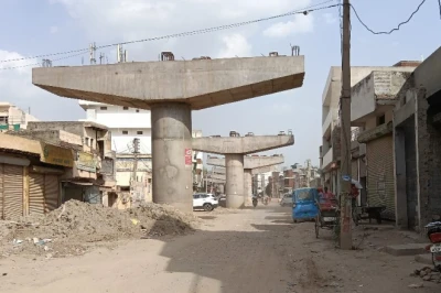 बल्लभगढ़ में 225 करोड़ की एलिवेटेड रोड बनी मुसीबत, दुकानदारों से राहगीरों तक सब परेशान