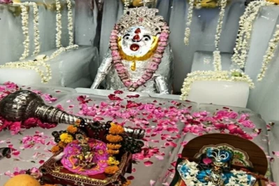 अनोखा मंदिर: जहां यमुना की झलक में सजता है धाम, नौका विहार और बाबा बर्फानी के दर्शन को उमड़ती श्रद्धा
