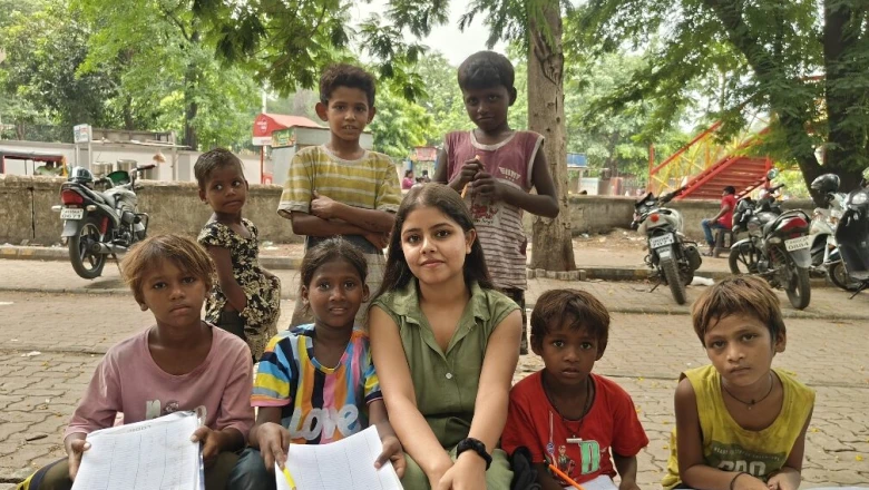 मौज-मस्ती की उम्र में मिसाल बनी अंशिका, गरीब बच्चों को मुफ्त पढ़ातीं और पॉकेट मनी से खरीदतीं कॉपी-पेंसिल