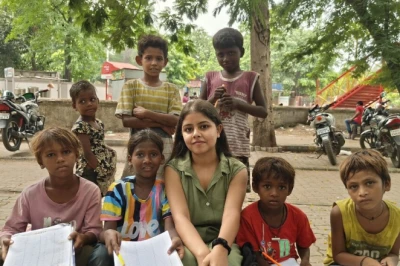 मौज-मस्ती की उम्र में मिसाल बनी अंशिका, गरीब बच्चों को मुफ्त पढ़ातीं और पॉकेट मनी से खरीदतीं कॉपी-पेंसिल