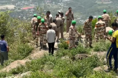 मसूरी में रोंगटे खड़े कर देने वाला हादसा: करीब 500 मीटर गहरी खाई में समाई कार, चार लोगों की जान गई