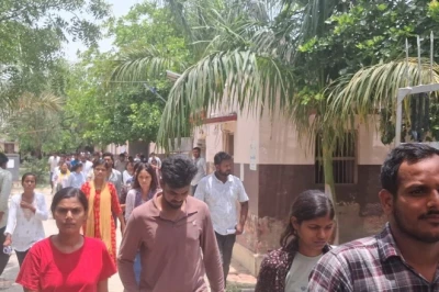 UP पुलिस भर्ती परीक्षा: अमेठी में किसी को गणित ने उलझाया तो किसी को परीक्षा केंद्र की दूरी ने, छात्रों को रास आया GS-GK