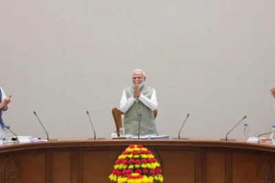 12 साल का सफर बेमिसाल: नेहरू का रिकॉर्ड तोड़कर PM मोदी ने रचा इतिहास, कैबिनेट में मिला स्टैंडिंग ओवेशन