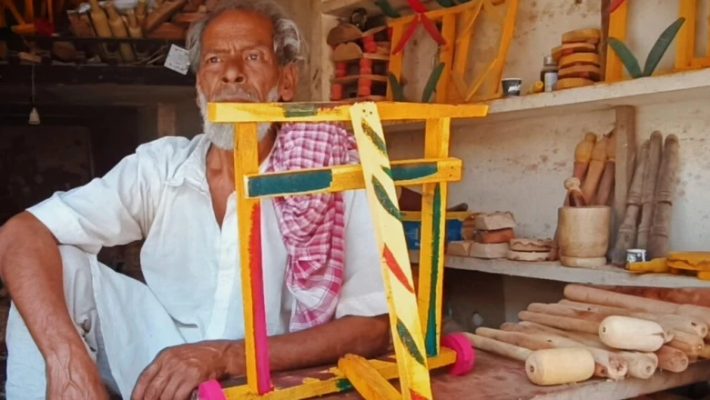प्लास्टिक और इलेक्ट्रॉनिक खिलौनों के दौर में भी जीवंत है करौली के हटवारा बाजार की लकड़ी कारीगरी