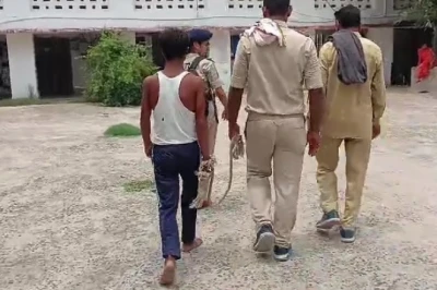 आंगनबाड़ी पढ़ने पहुंची मासूम के साथ युवक की हरकत, पड़ोसियों ने रंगे हाथ धरा