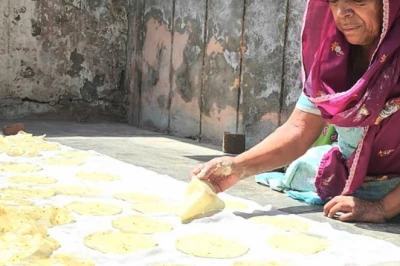 मानसून आने से पहले बना लें ये खास पापड़, महीनों तक नहीं होंगे खराब, जानें घर पर तैयार करने का आसान तरीका