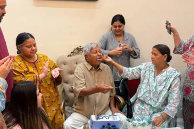 लालू प्रसाद यादव ने मनाया अपना 79वां जन्मदिन, राबड़ी आवास पर देर रात परिवार संग कटा केक; तेजस्वी-तेजप्रताप और रोहिणी ने यूं दी बधाई