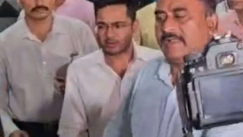 फर्जी हस्ताक्षर मामला: हाईकोर्ट से अंतरिम राहत के बाद CID के सामने पेश हुए अभिषेक बनर्जी