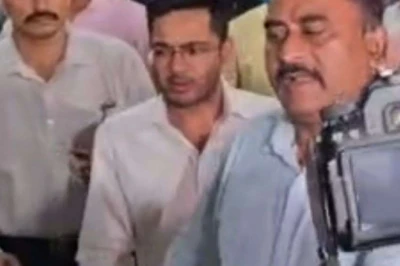 फर्जी हस्ताक्षर मामला: हाईकोर्ट से अंतरिम राहत के बाद CID के सामने पेश हुए अभिषेक बनर्जी