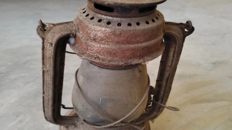 लालटेन की रोशनी में पढ़कर बने अफसर, आज खुद इतिहास बनने की कगार पर वही विरासत