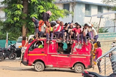 नालंदा में नियमों की धज्जियां: 9 सीट वाली गाड़ी पर सवार हो गए करीब 50 लोग, छत पर भी लदे रहे यात्री