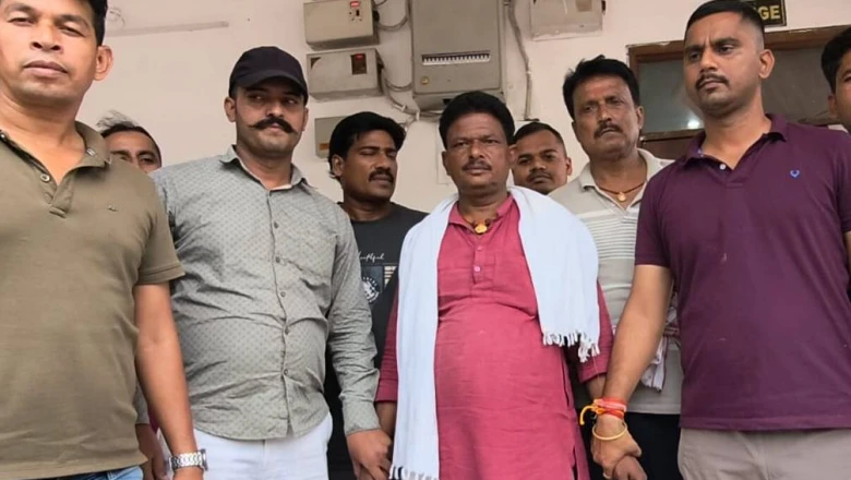 समस्तीपुर: रिश्वत लेते रंगे हाथ धराए मुखिया, छापेमारी के बीच पंचायत सचिव हुआ फरार