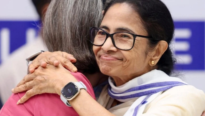 जिस नेतृत्व को कभी नहीं माना, अब उसी के आगे झुकीं ममता; सोनिया गांधी पर टिकीं नई उम्मीदें