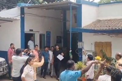 दुर्गापुर में टीएमसी नेता सुकुमार दत्ता पर अंडे फेंके गए, भाजपा कार्यकर्ताओं का जोरदार प्रदर्शन