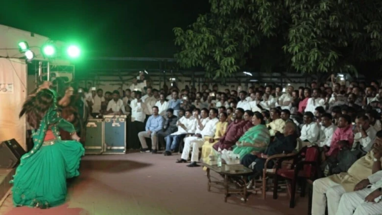 लालू यादव का 79वां जन्मदिन: गायक छोटू छलिया के सुरों पर मंत्रमुग्ध राबड़ी देवी ने उतारकर दे दिया हीरे का कंगन