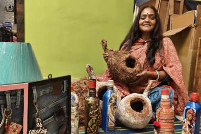 जमशेदपुर की खुशबू का अनोखा हुनर: कूड़े से ऐसी सजावट कि देखने वाले रह जाते हैं दंग