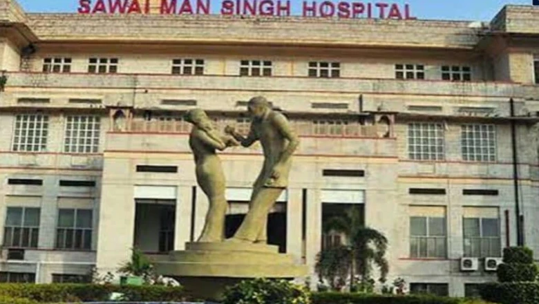 एसएमएस अस्पताल में संविदाकर्मी की मौत से भड़का परिजनों का आक्रोश, विरोध-प्रदर्शन में एक व्यक्ति घायल