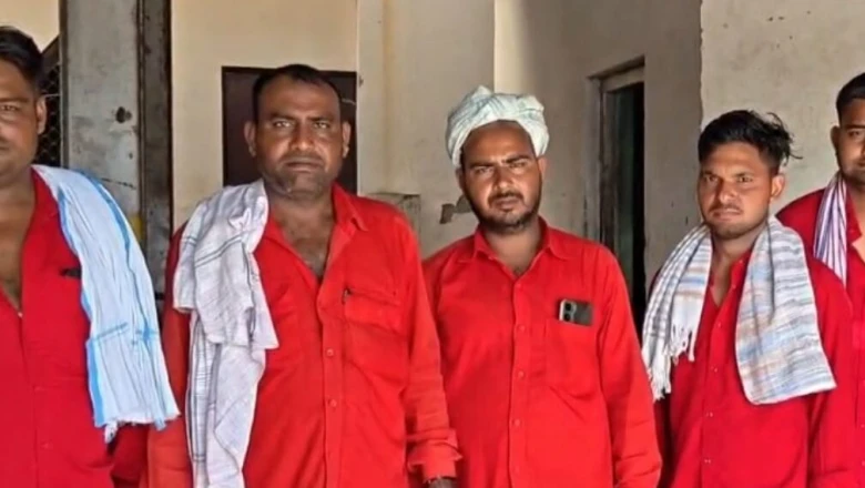 कोटा: ट्रॉली, लिफ्ट और एस्केलेटर के दौर में घटा कुलियों का काम, आमदनी पर गहराया संकट