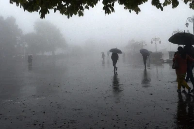 यूपी का मौसम बदला, शनिवार को पूर्वी जिलों में बारिश के आसार, जानें कब आएगा मानसून