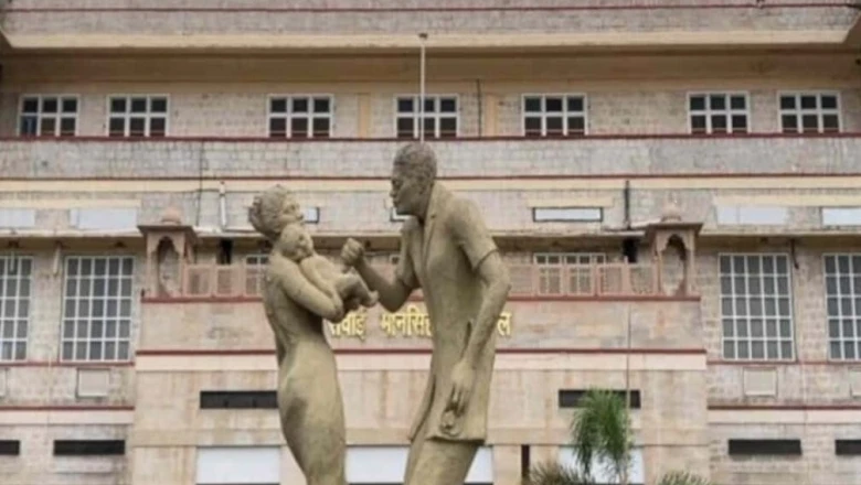 संविदा से हटाए जाने के बाद नर्सिंग कर्मी ने एसएमएस अस्पताल परिसर में दी जान, कांग्रेस ने सरकार पर साधा निशाना
