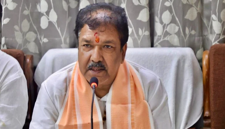 बिहार में 8 अंचल अधिकारियों पर बड़ी कार्रवाई, मंत्री दिलीप जायसवाल के सख्त रुख से मचा हड़कंप