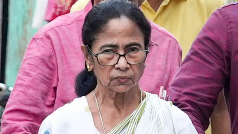 एक्सप्लेनर: क्या ममता बनर्जी का जादू अब उतार पर? अपनों की बगावत ने TMC को हिलाया