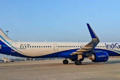 दिल्ली रवाना होने से पहले IndiGo विमान में बम की धमकी, टॉयलेट के टिश्यू पेपर पर मिला संदेश; 180 यात्री थे मौजूद