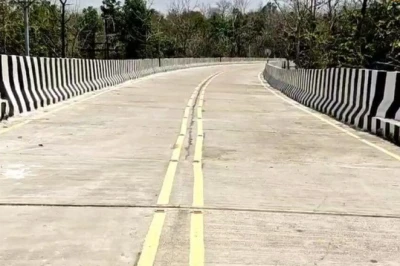 अब क्रिकेट बैट जैसा दिखने वाला पुल! बालाघाट का ROB बना चर्चा का विषय, फुटपाथ तक नदारद