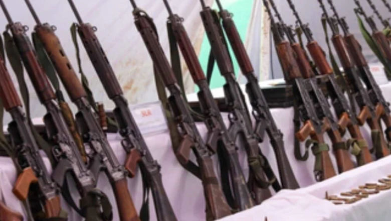 बारूद के ढेर पर बैठे थे नक्सली, CRPF के सर्च ऑपरेशन ने किया खेल खत्म, दंडकारण्य में 8 गुप्त हथियार ठिकाने तबाह