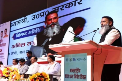 'सुरक्षित बाल ग्राम' से बदलेगी तस्वीर! UP में बच्चों की सुरक्षा का बड़ा प्लान, हजारों को मिला संरक्षण