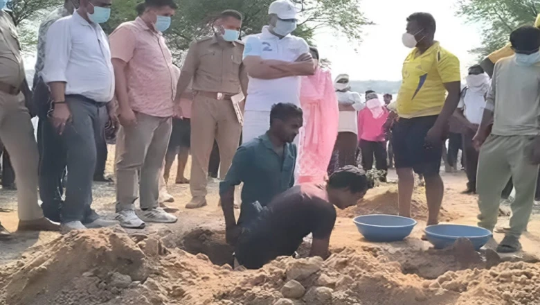 बलौदाबाजार: जहरीली शराब ने ली 8 लोगों की जान, जांच के लिए कब्र से निकाला गया शव