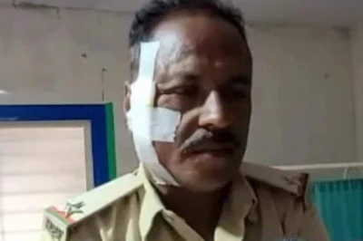 खाकी भी महफूज़ नहीं! अतिक्रमण हटाने पहुंची टीम पर ग्रामीणों का हमला, जेसीबी और सरकारी वाहन भी तोड़े