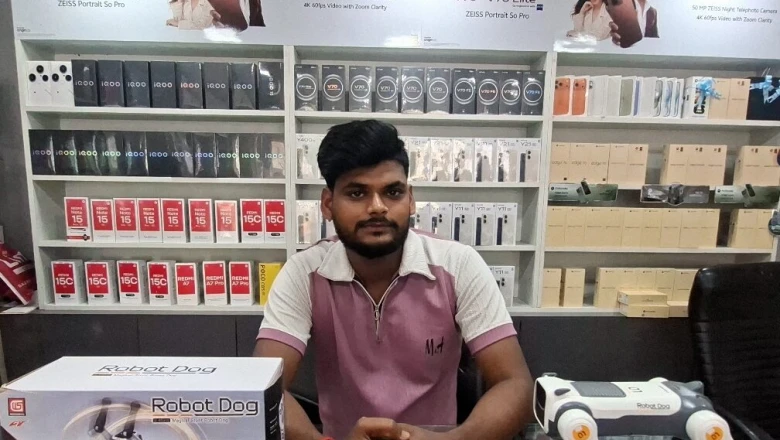 बरेली के बाजार में धूम मचा रहा 360 डिग्री घूमने वाला रोबोट डॉग, बच्चों के बीच बना पसंद का केंद्र