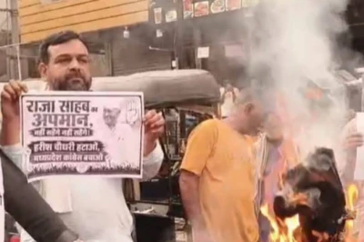 मध्य प्रदेश कांग्रेस में अंदरूनी कलह, दिग्विजय सिंह के 'अपमान' पर भड़के कार्यकर्ता, प्रदेश प्रभारी का पुतला जलाया