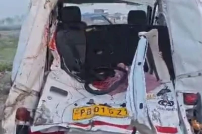 गंगा एक्सप्रेस-वे पर भीषण हादसा, 2 की मौत और कई घायल, नोएडा में महामाया फ्लाईओवर के पास पलटी बस