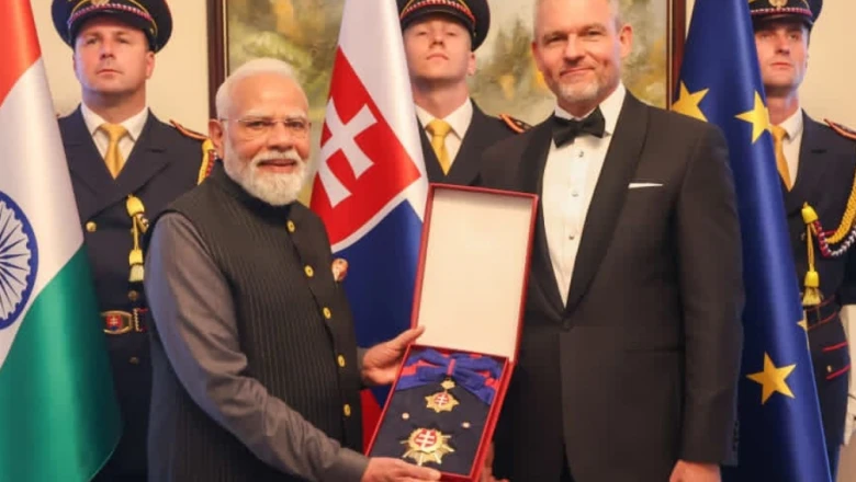 स्लोवाकिया ने पीएम मोदी को दिया अपना सबसे बड़ा सम्मान, 'ऑर्डर ऑफ द व्हाइट डबल क्रॉस' से नवाजा