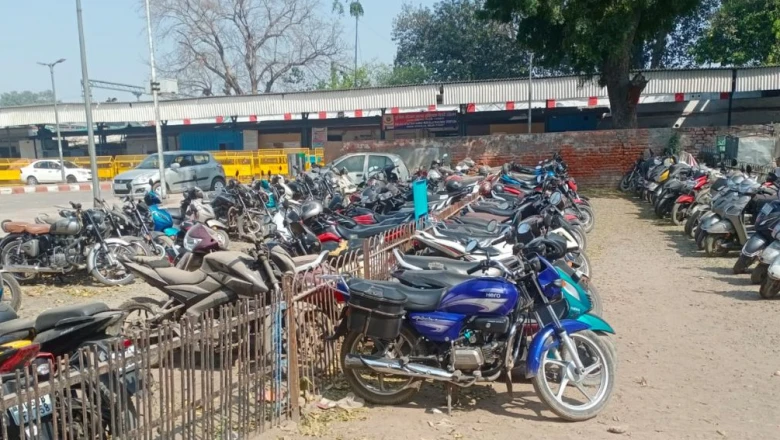 हजरत निजामुद्दीन स्टेशन पर रेल कर्मचारियों की मुफ्त पार्किंग बंद, अब ड्यूटी के लिए भी चुकाना होगा शुल्क