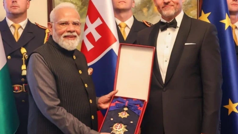 स्लोवाकिया ने पीएम मोदी को दिया अपना सर्वोच्च सम्मान, 'ऑर्डर ऑफ द व्हाइट डबल क्रॉस (फर्स्ट क्लास)' से किया सम्मानित