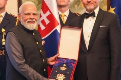 स्लोवाकिया ने पीएम मोदी को दिया अपना सर्वोच्च सम्मान, 'ऑर्डर ऑफ द व्हाइट डबल क्रॉस (फर्स्ट क्लास)' से किया सम्मानित