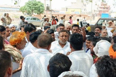 हिसार: पुलिस पूछताछ के बाद मजदूर की मौत, परिजनों ने बरवाला थाने के बाहर शव रखकर किया प्रदर्शन
