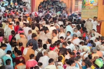 Somvati Amavasya 2026: तपती गर्मी में भी चित्रकूट में उमड़ी श्रद्धालुओं की भीड़, घाटों पर भक्ति का अद्भुत नजारा