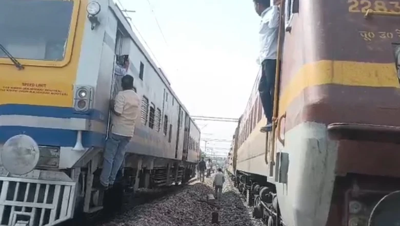 इंजन के पैंटो में फंसा मोर, 45 मिनट तक थमी रही ट्रेन; अधिकारी बोले- बिजली सप्लाई हो गई थी बाधित