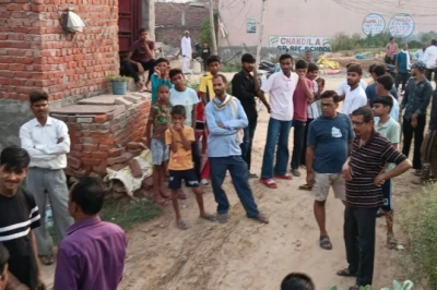 फरीदाबाद में नोटिसों का खौफ: 'ईंट के नीचे दबाकर रख गए कागज', 2000 परिवार पूछ रहे- 'हमारा कसूर क्या?'