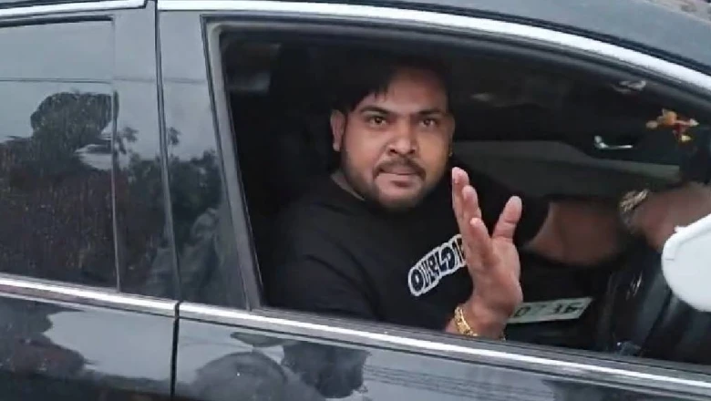 बिना नंबर प्लेट और काली फिल्म लगी कार चला रहा था युवक, रोकने पर पुलिस से उलझा, फिर दिखा दी औकात