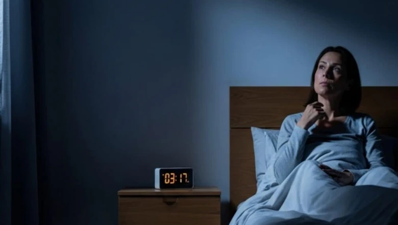 रात में बार-बार नींद का टूटना क्यों? जानें इसके पीछे छिपे शरीर के संकेत
